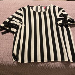 cute vince camuto blouse, size M.